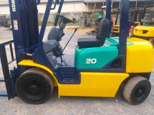 ขายรถยก KOMATSU FD20-12 เครื่องดีเซล 4JG2 เสาสูง 3 เมตร ยกได้ 2 ตัน เกียร์ธรรมดา รถนอกนำเข้า รับบัตรเครดิต ติดต่อ 063-5628992