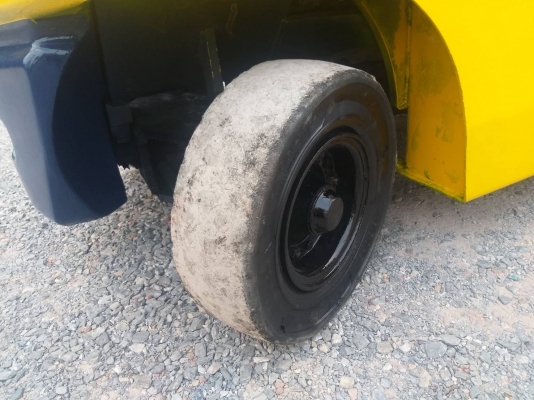 ขายรถยก KOMATSU FD20-12 เครื่องดีเซล 4JG2 เสาสูง 3 เมตร ยกได้ 2 ตัน เกียร์ธรรมดา รถนอกนำเข้า รับบัตรเครดิต ติดต่อ 063-5628992