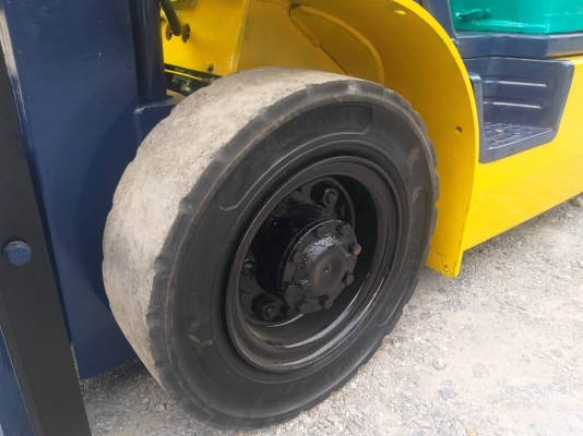 ขายรถยก KOMATSU FD20-12 เครื่องดีเซล 4JG2 เสาสูง 3 เมตร ยกได้ 2 ตัน เกียร์ธรรมดา รถนอกนำเข้า รับบัตรเครดิต ติดต่อ 063-5628992