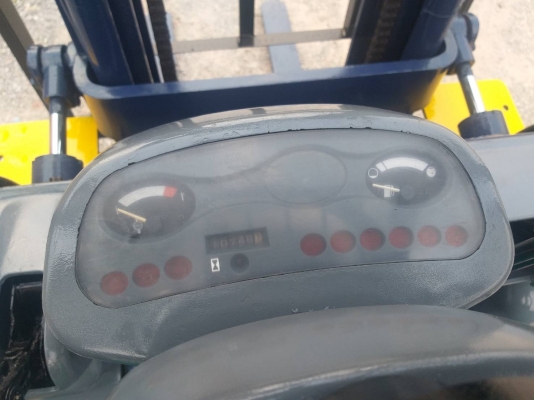 ขายรถยก KOMATSU FD20-12 เครื่องดีเซล 4JG2 เสาสูง 3 เมตร ยกได้ 2 ตัน เกียร์ธรรมดา รถนอกนำเข้า รับบัตรเครดิต ติดต่อ 063-5628992
