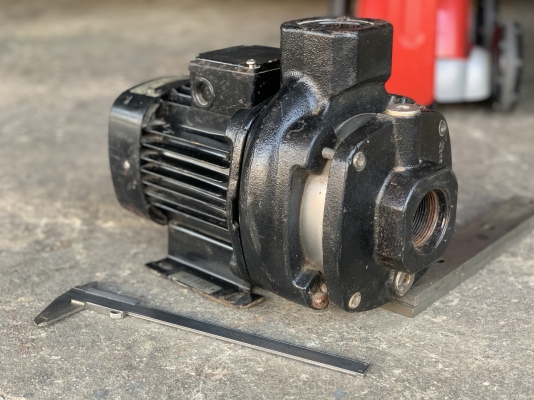 ขายปั๊มน้ำหอยโข่งใบพัดสแตนเลส Grundfos 0.87HP. 380V ขนาดเข้า 1.5นิ้ว ออก 1.5นิ้ว รุ่นเน้นปริมาณน้ำ สภาพสวย หมุนนิ่ม พร้อมใช้งาน ราคา 3,200 บาท