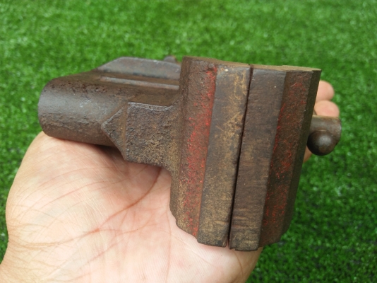 ปากกาจับโต๊ะ ปากจับ 2" นิ้ว งานเก่าน่าเก็บสะสม ใช้งานได้ ปากกาจับโต๊ะ ปากจับ 2" นิ้ว งานเก่าน่าเก็บสะสม ใช้งานได้