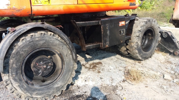 ขาย 750,000 แบคโฮล้อยาง HITACHI EX165W 2 เพลาไฟฟ้าครบ เครื่องดี ปั๊มแรง เอวแน่น ยางดี แอร์เย็น รถสภาพเก่านอก รถสวยพร้อมใช้ เอกสารอินวอยท์ รถอยู่ กทม. 090-772-3710 090-772-3708