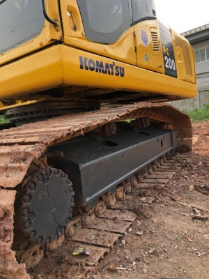 KOMATSU PC 200-7 KOMATSU PC 200-7
