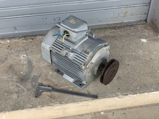 ขายมอเตอร์ไฟฟ้า Hitachi 4HP. 380V 1450rpm. สภาพสวย หมุนนิ่ม พร้อมใช้งาน ขายมอเตอร์ไฟฟ้า Hitachi 4HP. 380V 1450rpm. สภาพสวย หมุนนิ่ม พร้อมใช้งาน