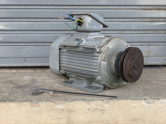 ขายมอเตอร์ไฟฟ้า Hitachi 4HP. 380V 1450rpm. สภาพสวย หมุนนิ่ม พร้อมใช้งาน ขายมอเตอร์ไฟฟ้า Hitachi 4HP. 380V 1450rpm. สภาพสวย หมุนนิ่ม พร้อมใช้งาน