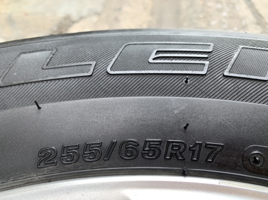 ล้อแม็ก ISUZU V-CROSS ขอบ 17 แถมยาง 255-65-17 Bridgestone ปี 15 ล้อแม็ก ISUZU V-CROSS ขอบ 17 แถมยาง 255-65-17 Bridgestone ปี 15