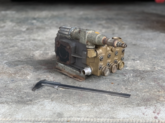 ขายหัวปั๊มฉีดน้ำแรงดันสูง Inter Pump made in Italy สภาพสวยใหม่มาก หมุนนิ่ม พร้อมใช้งาน ราคา 4,200 บาท ขายหัวปั๊มฉีดน้ำแรงดันสูง Inter Pump made in Italy สภาพสวยใหม่มาก หมุนนิ่ม พร้อมใช้งาน ราคา 4,200 บาท