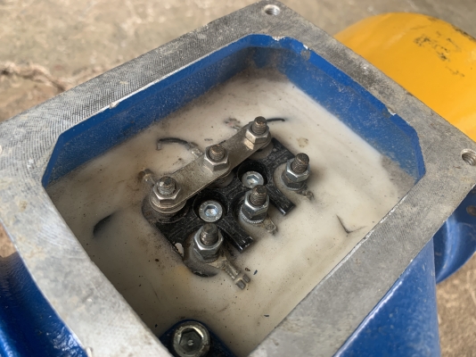 ขายมอเตอร์สั่น-เขย่า Visam Vibration 0.4Kw. 380V made in Italy ตุ้มปรับความแรงได้ สั่นแรง หมุนนิ่ม พร้อมใช้งาน ราคา 5,500 บาท