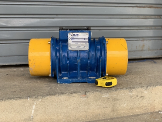 ขายมอเตอร์สั่น-เขย่า Visam Vibration 0.4Kw. 380V made in Italy ตุ้มปรับความแรงได้ สั่นแรง หมุนนิ่ม พร้อมใช้งาน ราคา 5,500 บาท