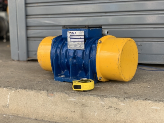 ขายมอเตอร์สั่น-เขย่า Visam Vibration 0.4Kw. 380V made in Italy ตุ้มปรับความแรงได้ สั่นแรง หมุนนิ่ม พร้อมใช้งาน ราคา 5,500 บาท ขายมอเตอร์สั่น-เขย่า Visam Vibration 0.4Kw. 380V made in Italy ตุ้มปรับความแรงได้ สั่นแรง หมุนนิ่ม พร้อมใช้งาน ราคา 5,500 บาท