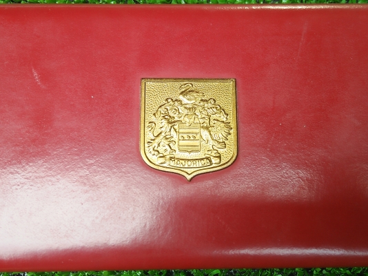 กล่องหนังใส่เครื่องประดับเก่า MAJORICA made in Spain กล่องหนังใส่เครื่องประดับเก่า MAJORICA made in Spain