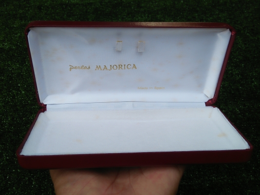 กล่องหนังใส่เครื่องประดับเก่า MAJORICA made in Spain กล่องหนังใส่เครื่องประดับเก่า MAJORICA made in Spain