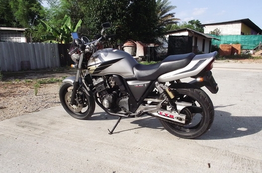 ขายถูก CB400 สวยสวย เสียสรรพสามิตรแล้ว