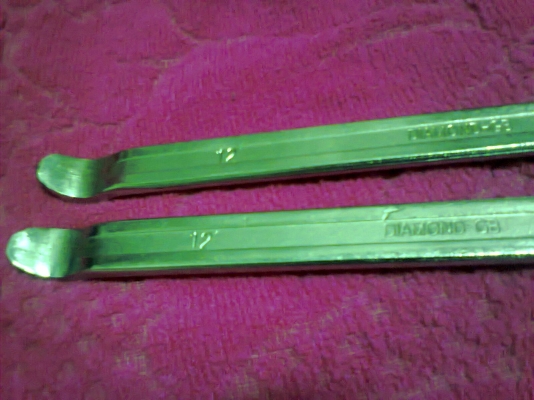 เหล็กงัดยาง 2 อัน  80  บาท  ใช้ซ่อม เปลี่ยน ปะยาง มอเตอไซด์ จักรยาน