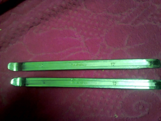 เหล็กงัดยาง 2 อัน  80  บาท  ใช้ซ่อม เปลี่ยน ปะยาง มอเตอไซด์ จักรยาน