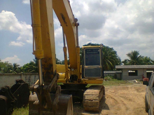 ขายรถแบคโฮ KOMATSU PC-200-6 รถใช้งานได้สมบูรณ์ ไฟฟ้าครบ เล่มทะเบียน