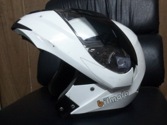 ขายหมวกกันน็อคมือสอง BILMOLA รุ่น PROCYON ยกคางได้ ราคา 900 บาท