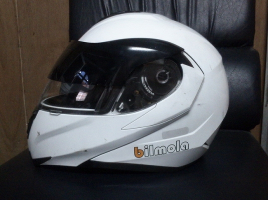 ขายหมวกกันน็อคมือสอง BILMOLA รุ่น PROCYON ยกคางได้ ราคา 900 บาท