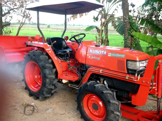 ขายด่วนรถไถคูโบต้าL3408พร้อมโลเตอร์ลี่ตราช้างและใบมีดดันดินหน้าสนใจติดต่อ081-9136451