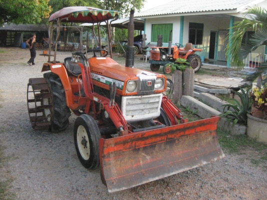 ขาย Kubota L2202 เพลาเดียว รถใช้งานได้ปกติครับ พร้อมใบดันหน้า + ผาน4 + ล้อเหล็ก สนใจติดต่อครับ