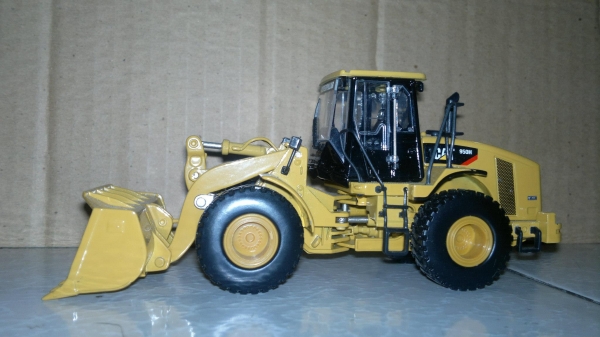 โมเดล catterpillar  980g รายละเอียดเหมือนจริงมากคับ พร้อมส่งคับ