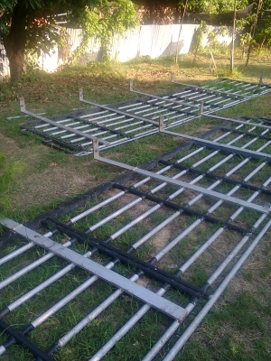 -ขาย คอกเหล็กแป๊ปน้ำ  ยาว 5.5 ถอดออกจาก  HINO  เหล็กฉากข้างละ 4 ตัว แข้งแรง ทนทาน