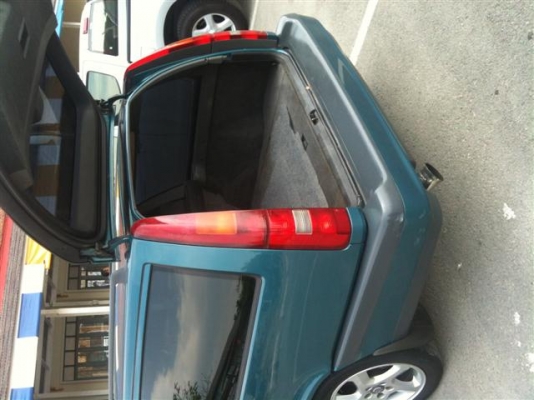 รถ van ครอบครัว สวย. แต่เสีย