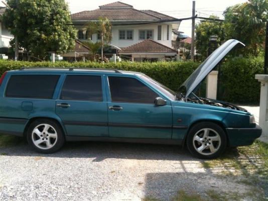 รถ van ครอบครัว สวย. แต่เสีย