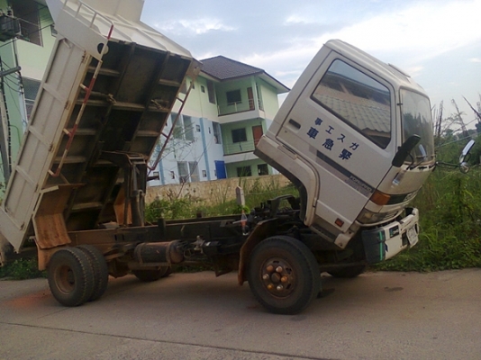 ขายหกล้อดั้ม 5 คิว ขายด่วนที่สุด งดต่อรอง