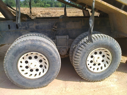 10ล้อดั้มนิสสันUD CWM430M 290แรงเครื่องเทอร์โบ เกียร์ธรรมดา 10ล้อดั้มนิสสันUD CWM430M 290แรงเครื่องเทอร์โบ เกียร์ธรรมดา