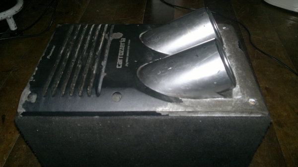 ขายลำโพงรถยนต์เสียงแหลมกับซับboxมีampขยายในตัวเสียงดีแน่นของpioneer