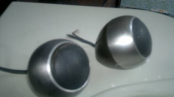 ขายลำโพงรถยนต์เสียงแหลมกับซับboxมีampขยายในตัวเสียงดีแน่นของpioneer