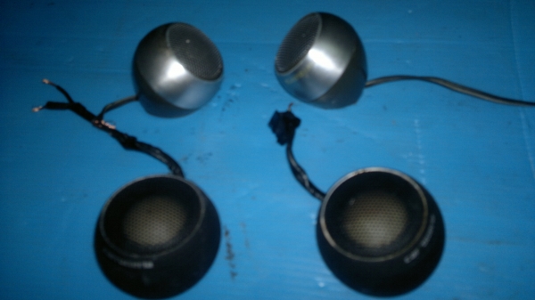 ขายลำโพงรถยนต์เสียงแหลมกับซับboxมีampขยายในตัวเสียงดีแน่นของpioneer