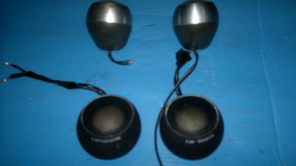 ขายลำโพงรถยนต์เสียงแหลมกับซับboxมีampขยายในตัวเสียงดีแน่นของpioneer