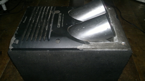 ขายลำโพงรถยนต์เสียงแหลมกับซับboxมีampขยายในตัวเสียงดีแน่นของpioneer