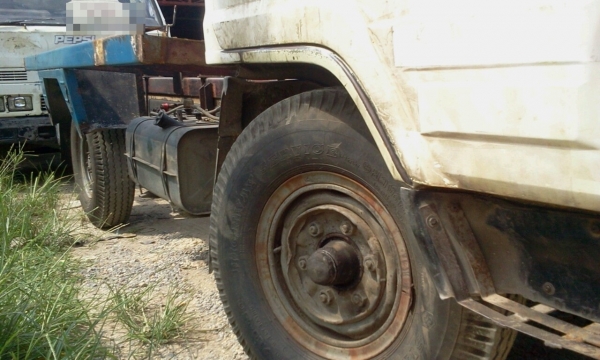 TOYOTA  BU 4  ล้อ 90 แรงม้า หัวเดิม  เครื่องเดิม  ค่ะ