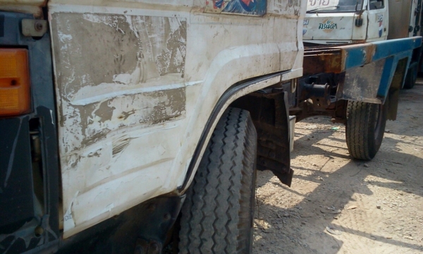 TOYOTA  BU 4  ล้อ 90 แรงม้า หัวเดิม  เครื่องเดิม  ค่ะ