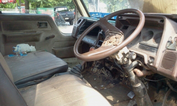 TOYOTA  BU 4  ล้อ 90 แรงม้า หัวเดิม  เครื่องเดิม  ค่ะ