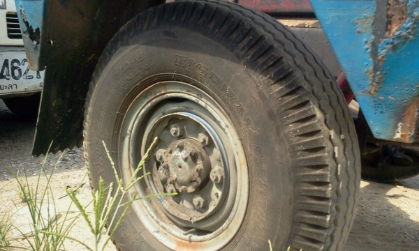 TOYOTA  BU 4  ล้อ 90 แรงม้า หัวเดิม  เครื่องเดิม  ค่ะ