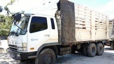 รถอีซูซุ 10 ล้อ ไม่ดั้ม 260 แรงม้า ปี 51  สนใจติดต่อ  081 - 6079515