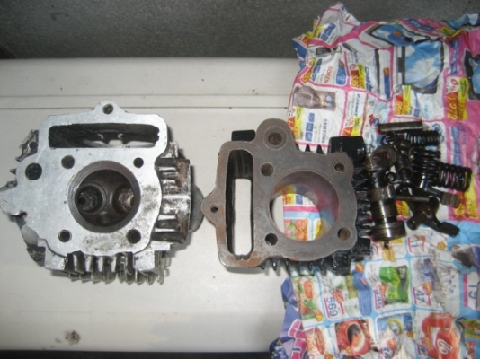 ฝาสูบ+เสื้อสูบ+ชุดลูกเบี้ยว+สปริงวาล์ว ของฮอนด้า C70