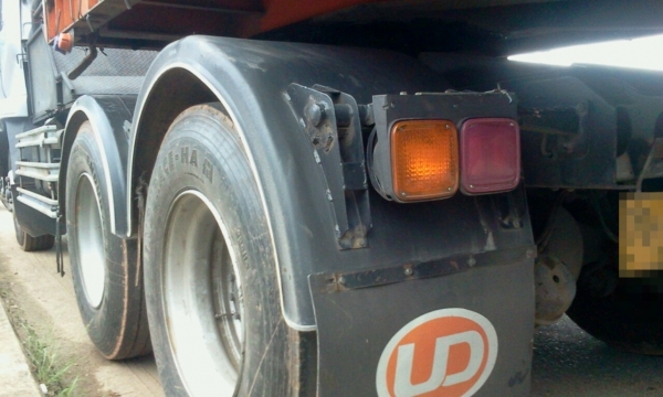 NISSAN DIESEL 320 แรงม้า 22 ล้อ พร้อมหาง 3 เพลายี่ห้อพนัส NISSAN DIESEL 320 แรงม้า 22 ล้อ พร้อมหาง 3 เพลายี่ห้อพนัส