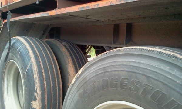 NISSAN DIESEL 320 แรงม้า 22 ล้อ พร้อมหาง 3 เพลายี่ห้อพนัส NISSAN DIESEL 320 แรงม้า 22 ล้อ พร้อมหาง 3 เพลายี่ห้อพนัส