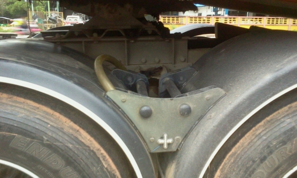 NISSAN DIESEL 320 แรงม้า 22 ล้อ พร้อมหาง 3 เพลายี่ห้อพนัส NISSAN DIESEL 320 แรงม้า 22 ล้อ พร้อมหาง 3 เพลายี่ห้อพนัส