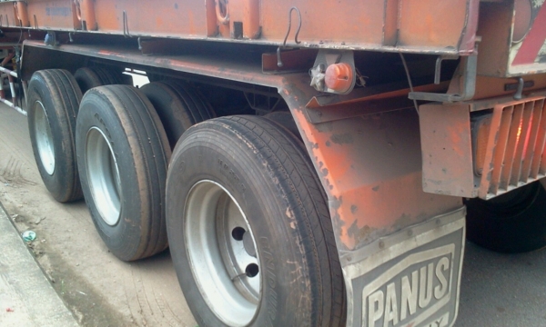 NISSAN DIESEL 320 แรงม้า 22 ล้อ พร้อมหาง 3 เพลายี่ห้อพนัส NISSAN DIESEL 320 แรงม้า 22 ล้อ พร้อมหาง 3 เพลายี่ห้อพนัส