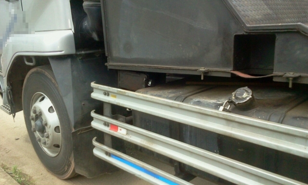 NISSAN DIESEL 320 แรงม้า 22 ล้อ พร้อมหาง 3 เพลายี่ห้อพนัส NISSAN DIESEL 320 แรงม้า 22 ล้อ พร้อมหาง 3 เพลายี่ห้อพนัส