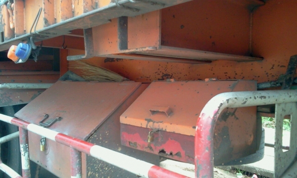 NISSAN DIESEL 320 แรงม้า 22 ล้อ พร้อมหาง 3 เพลายี่ห้อพนัส NISSAN DIESEL 320 แรงม้า 22 ล้อ พร้อมหาง 3 เพลายี่ห้อพนัส