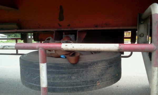 NISSAN DIESEL 320 แรงม้า 22 ล้อ พร้อมหาง 3 เพลายี่ห้อพนัส NISSAN DIESEL 320 แรงม้า 22 ล้อ พร้อมหาง 3 เพลายี่ห้อพนัส