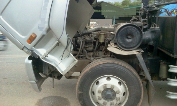 NISSAN DIESEL 320 แรงม้า 22 ล้อ พร้อมหาง 3 เพลายี่ห้อพนัส NISSAN DIESEL 320 แรงม้า 22 ล้อ พร้อมหาง 3 เพลายี่ห้อพนัส